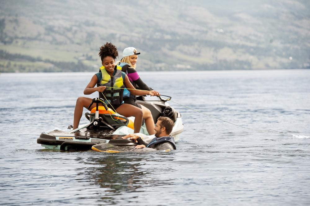 5 things to wear when riding a jet ski
